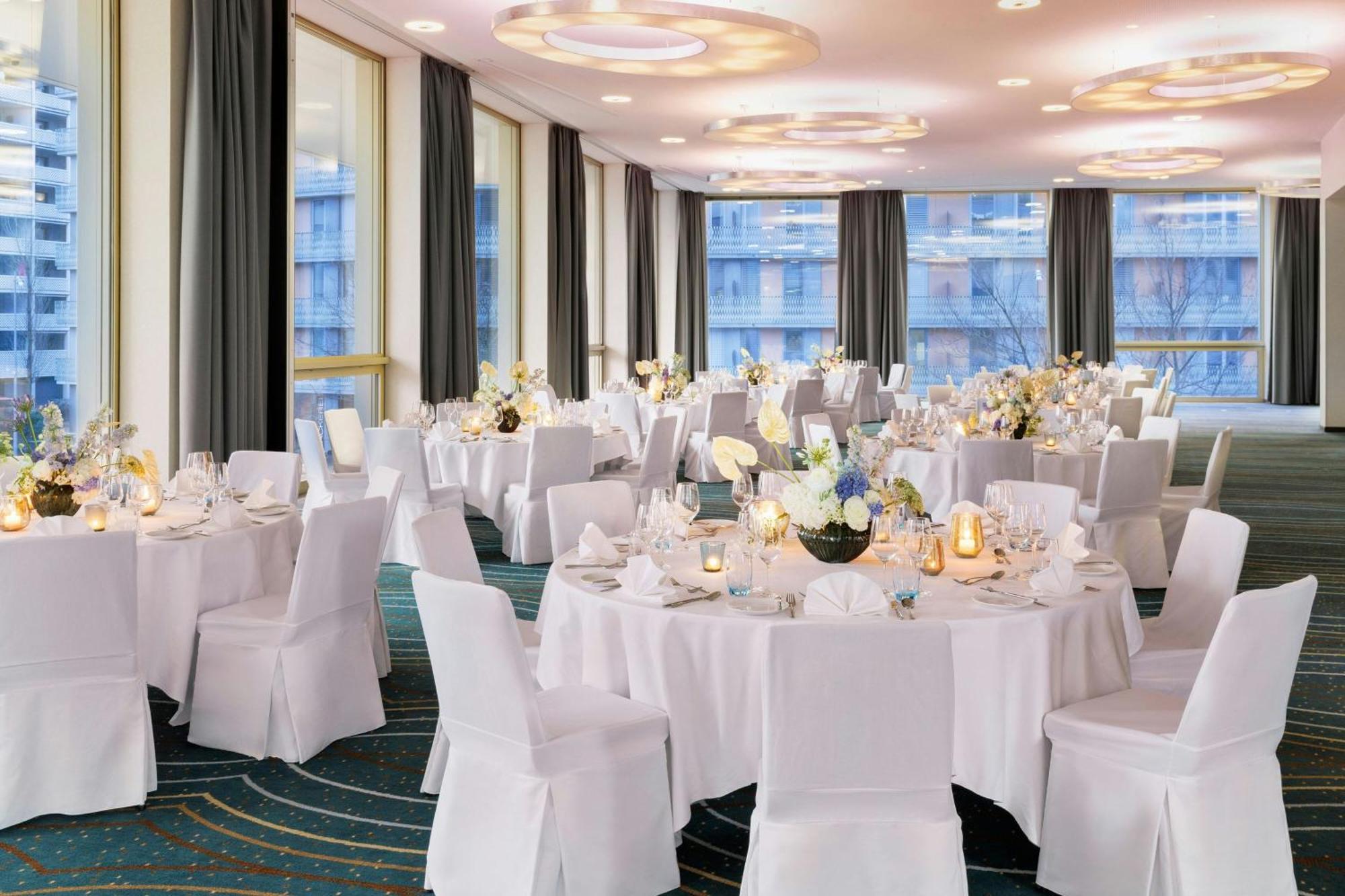 Hotel Renaissance Tower 5*